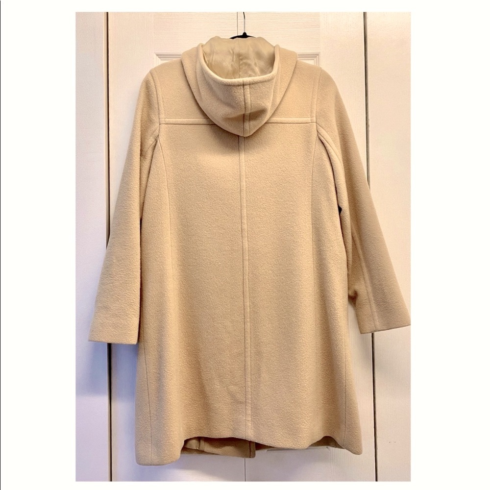 Elegant Cream Women's Coat - Picture 6 of 8